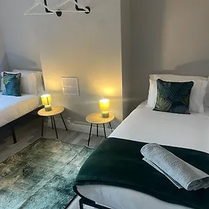 Ringwood Place 3 Bedroom House Ng8 Holiday home